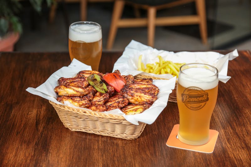 Solo Meal Deal 6 wings a side and a drink
